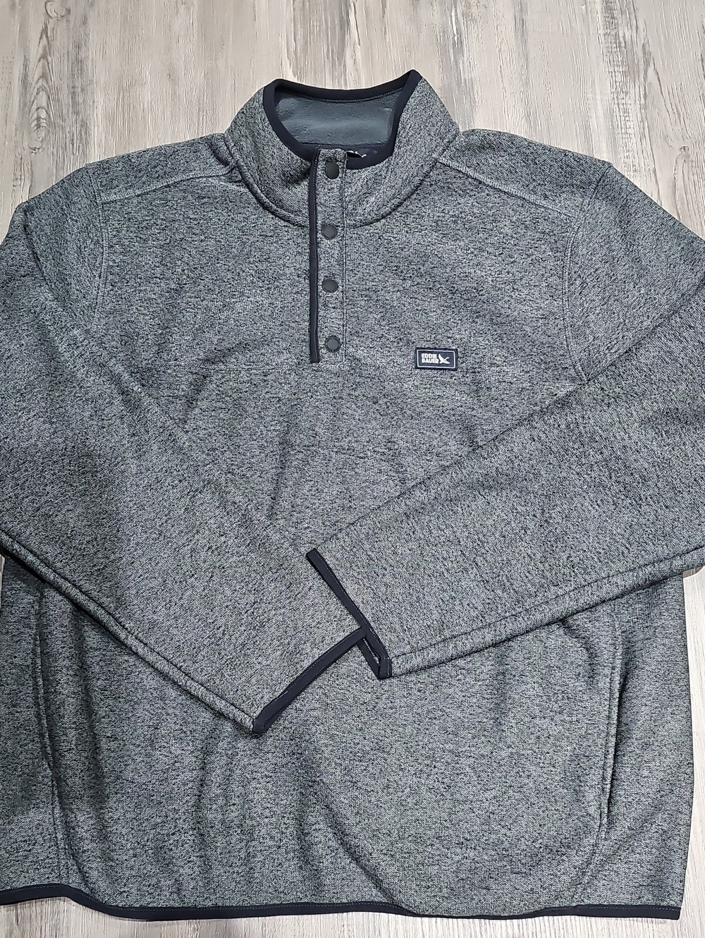 Eddie Bauer Men's Gray Heather Quarter-Snap V-Neck Pullover